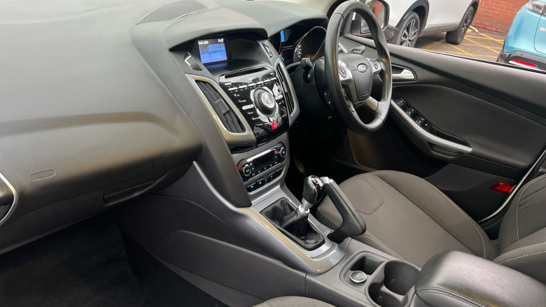 Ford Focus 1.0 125 EcoBoost Titanium 5dr Petrol Hatchback